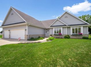 W134N6811 Wild Rose Ct, Menomonee Falls, WI