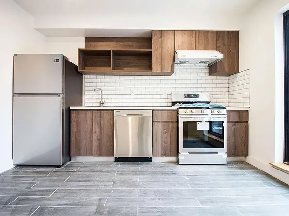 703 Hart Street image 3 of 8