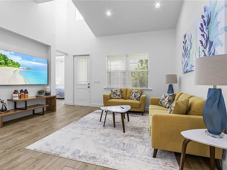 7034 Saona Ct — Photo 11