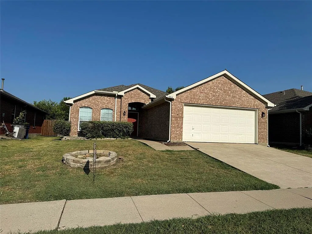 3 bed, 1454 sqft, $2,000 — Photo 1