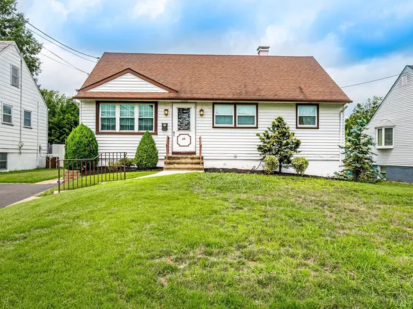 74 Bedford Ave, Iselin, NJ 08830