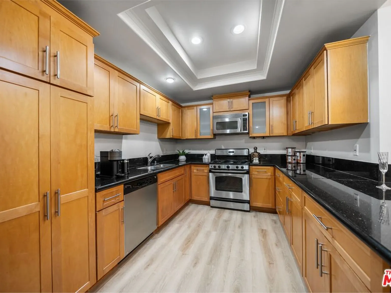 2 bed, 930 sqft, $2,950 — Photo 2