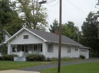 883 Division St, Charleston, IL 61920