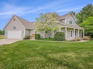 6010 Old Allegan Rd, Saugatuck, MI 49453