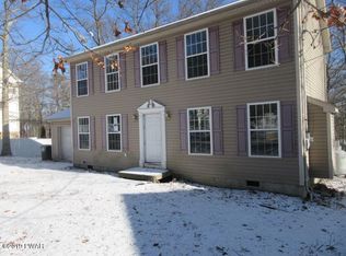 4436 Pine Ridge Dr, Bushkill, PA 18324