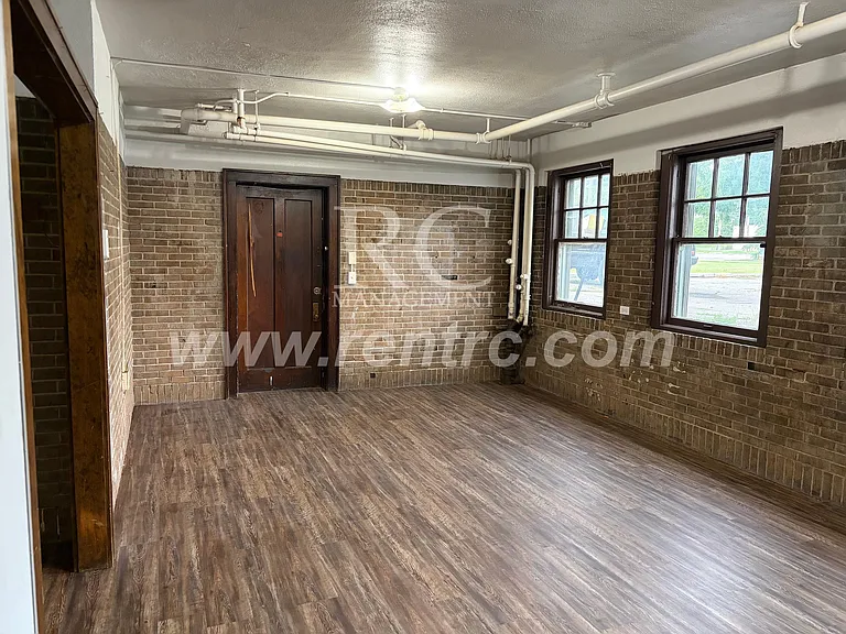 210-148 E Walnut St — Photo 9