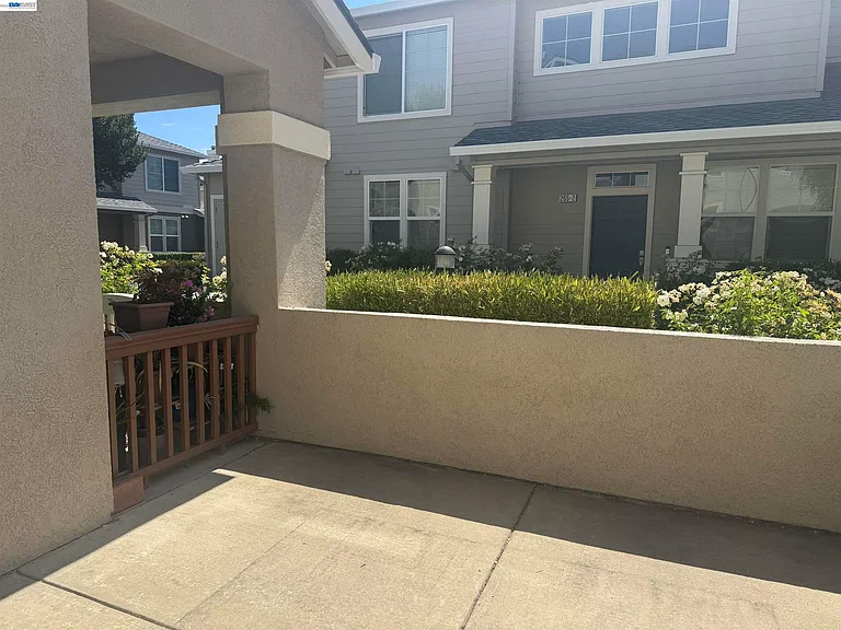 3162 Golden Crest Cmn #3 — Photo 28