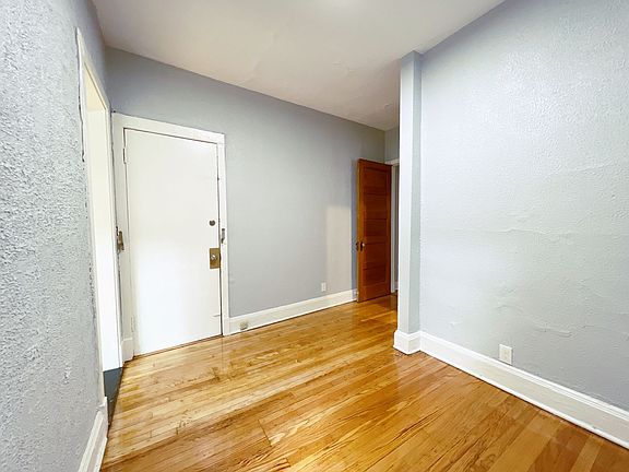 5th image of 815 W Belle Plaine Ave #1R