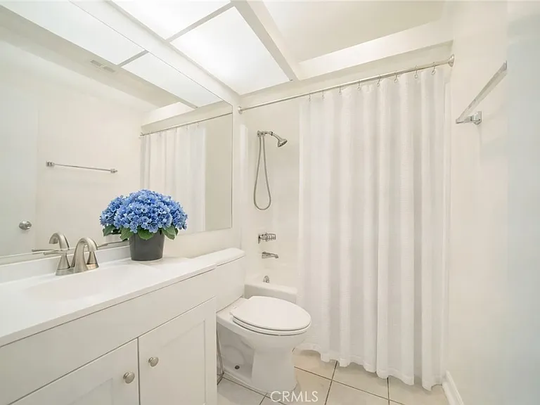 20134 Leadwell St #337 — Photo 7