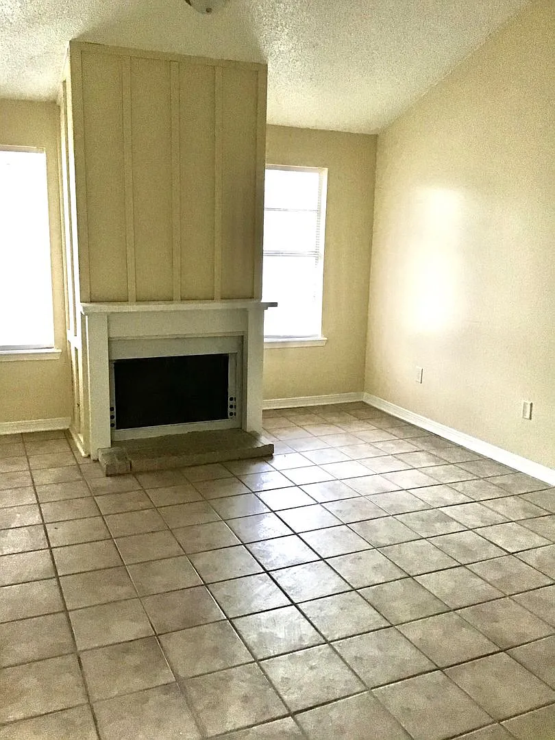 2132 Gardere Lane — Photo 3