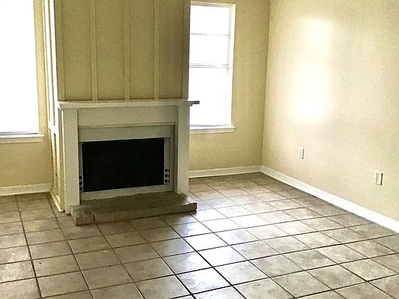 3rd image of 2132 Gardere Ln #C