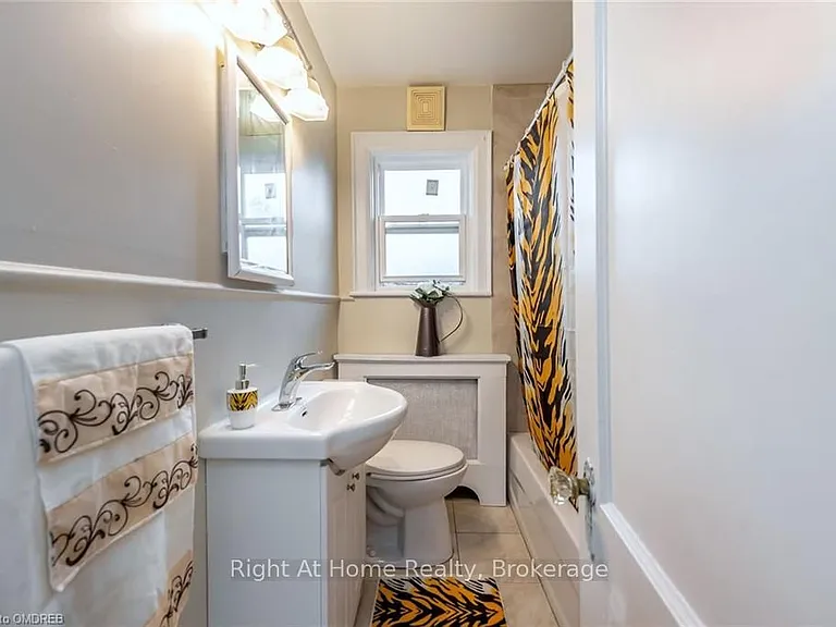 104 Longwood Rd S #2-1 — Photo 11