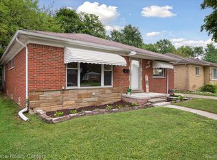 24000 Morton St, Oak Park, MI 48237