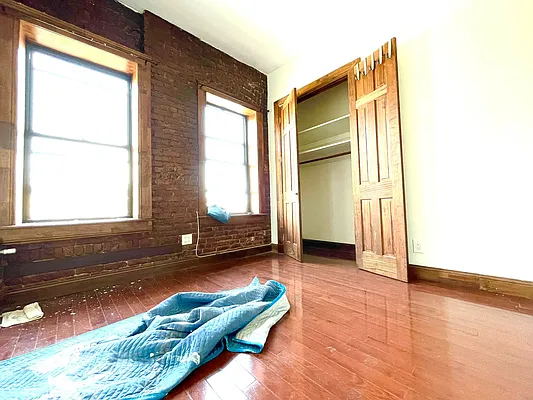 Rented by R New York | media 34