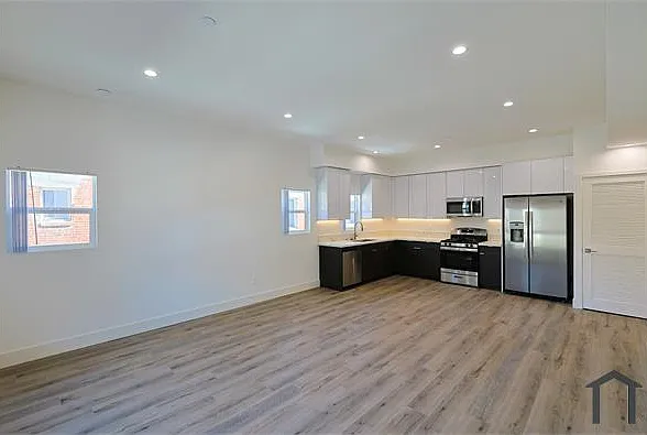 3 bed, 1200 sqft, $3,575 — Photo 3