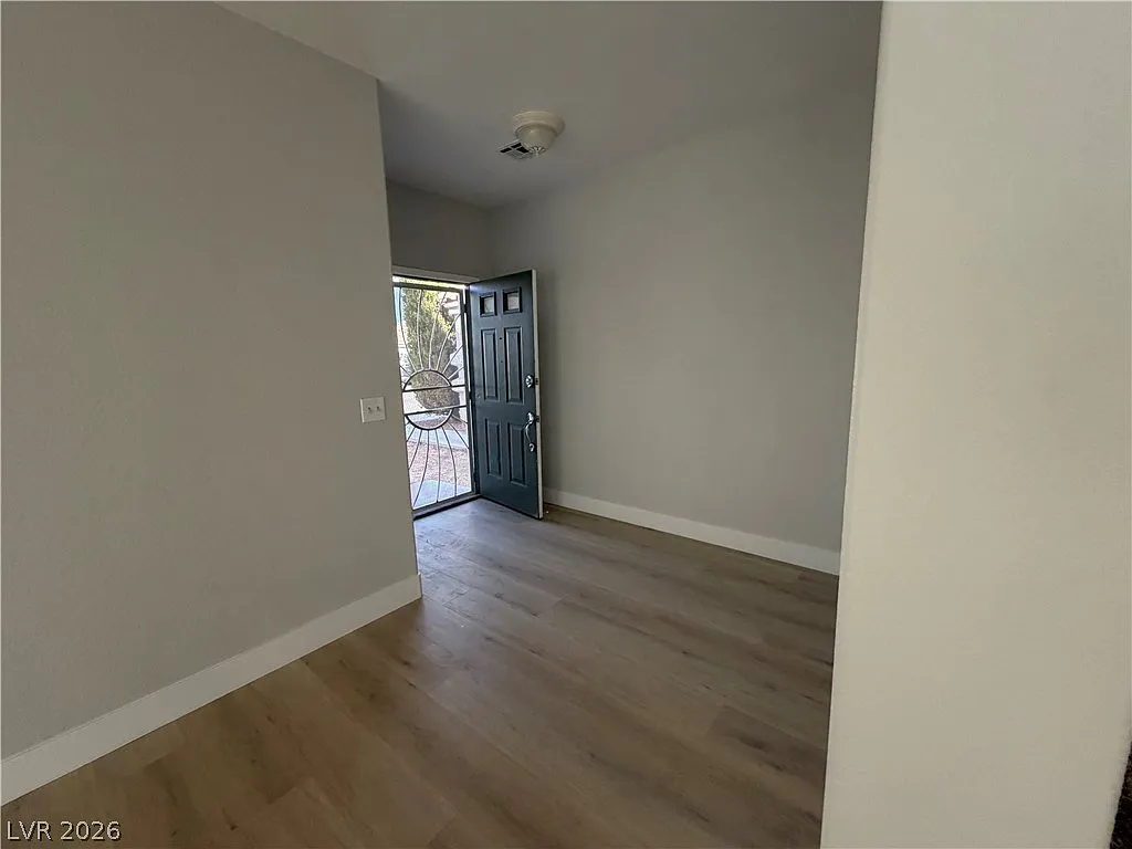 4 bed, 2.5 bath, 2096 sqft, $2,345 — Photo 2