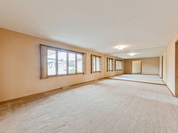 3rd image of 1525 Columbine Dr