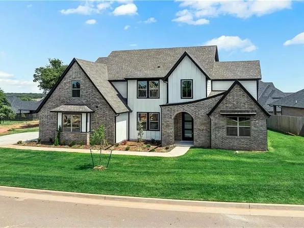 4528 Maple Ridge Dr, Edmond, OK 73034