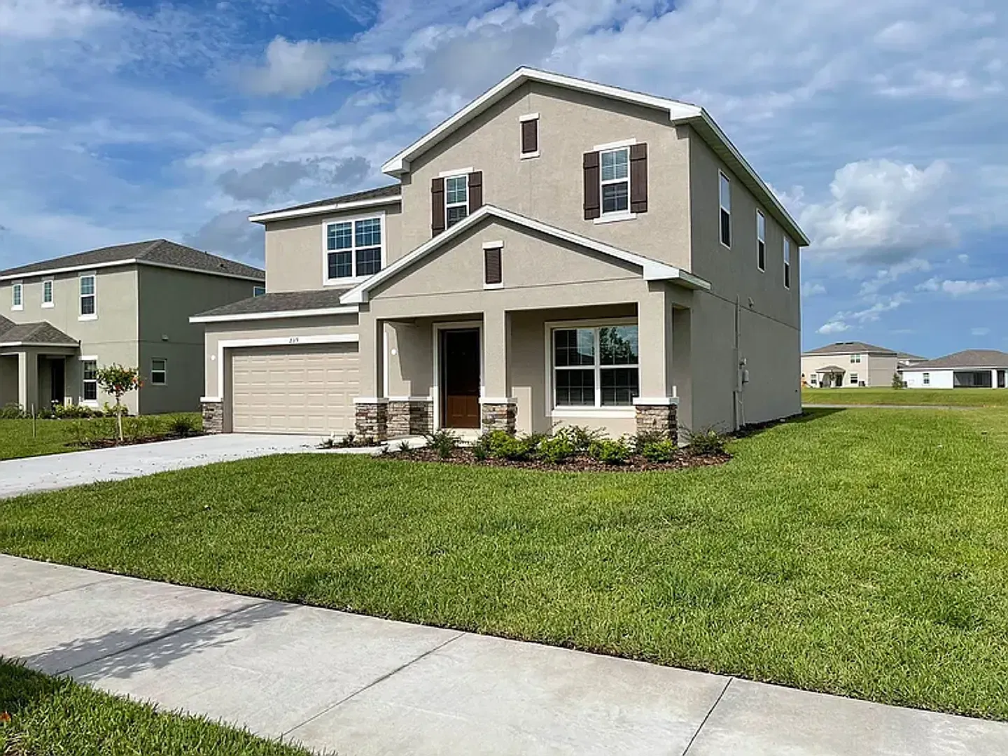 6 Bedroom single family water view home, new paint, new carpet. Located in Kissimmee! — Photo 2