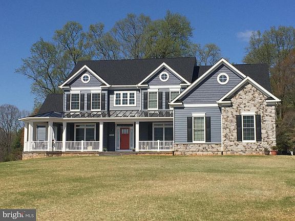 2nd image of 926 Fenario Cir