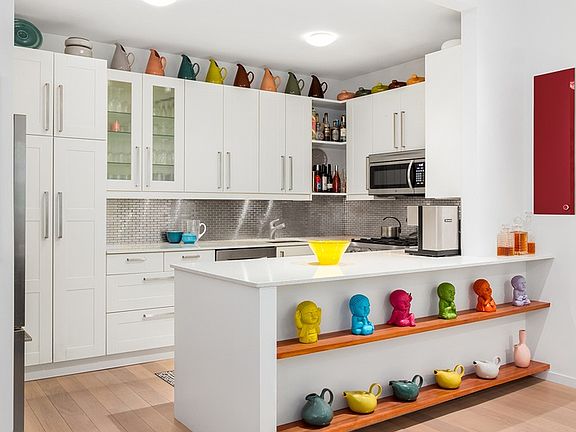 4th image of 347 W 22nd St APT 6
