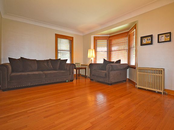 2nd image of 3823 N Pontiac Ave