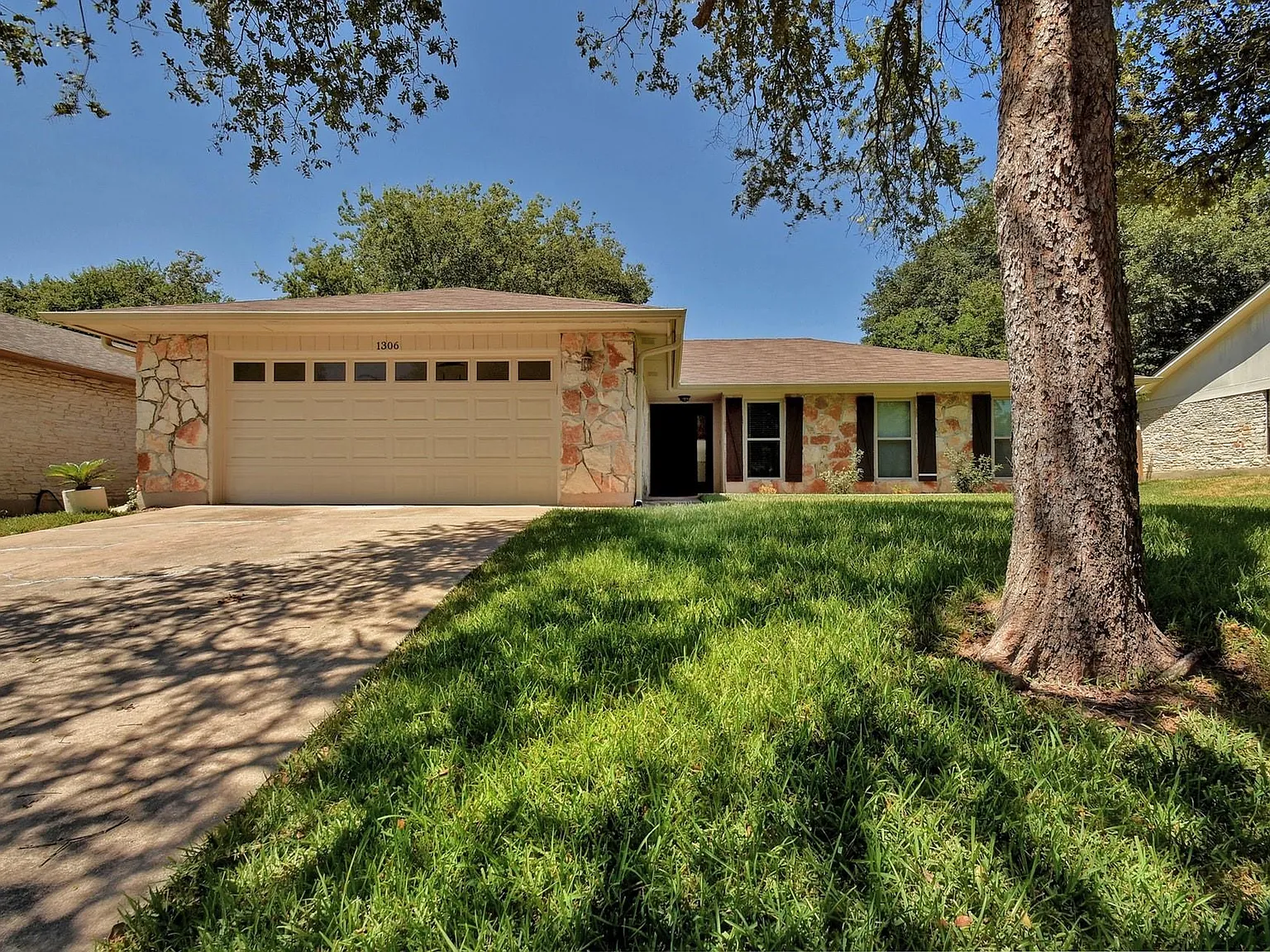 3 bed, 2.0 bath, 1817 sqft, $4,400 — Photo 2