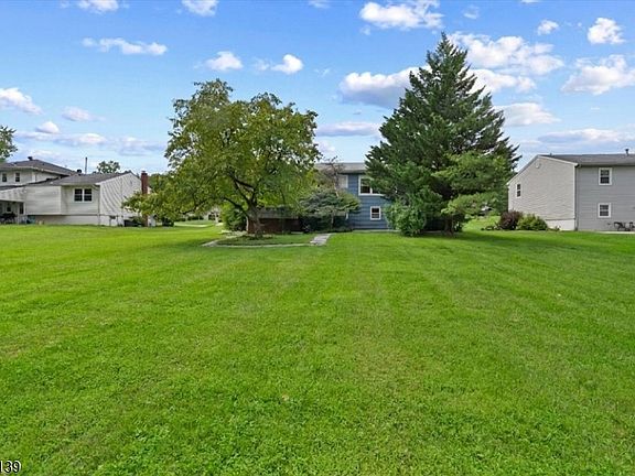 3rd image of 118 Pine Brook Rd