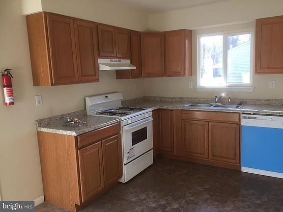 3rd image of 111 Pemberton Blvd