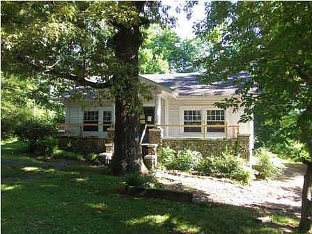 1st image of 230 Lakeview Dr