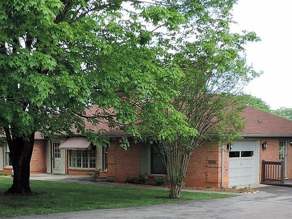 2nd image of 1142 Meadowview Dr