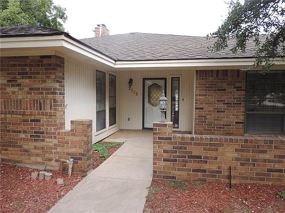 4th image of 2542 Meadow Lake Dr