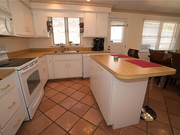 2nd image of 117 Rockwell Dr