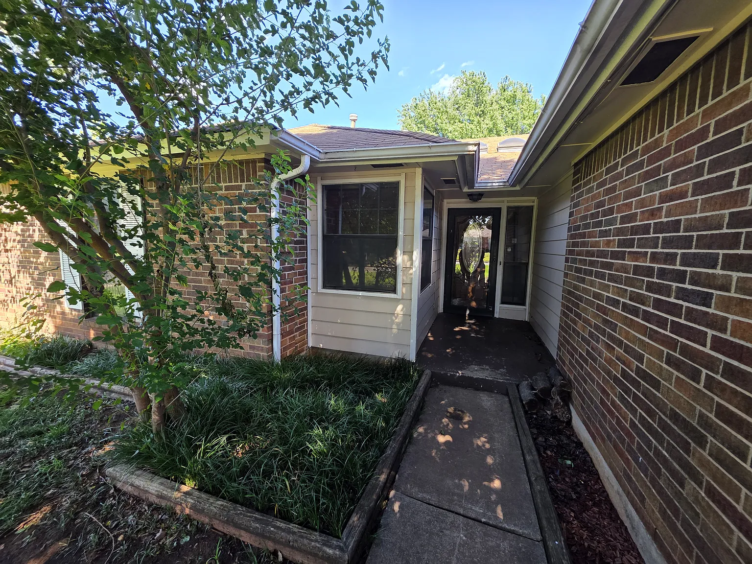 4 bed, 1819 sqft, $2,000 — Photo 2