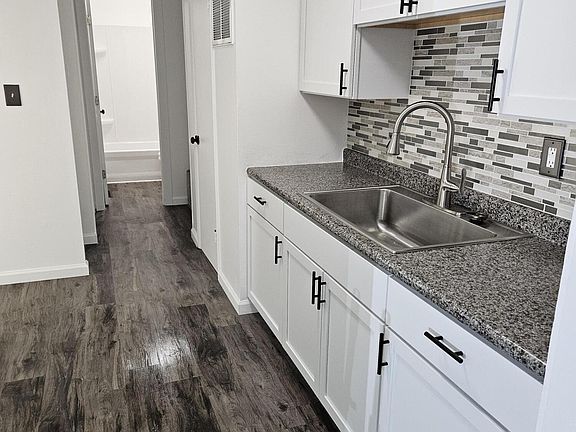 3rd image of 410-12 E Glen Park Ave