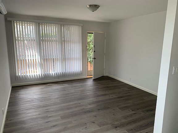 3rd image of 1711 W Alameda Ave #B