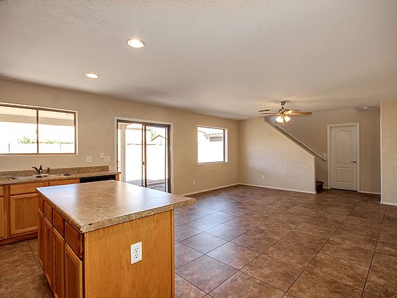 5th image of 1616 E Bradstock Way
