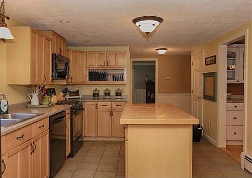 3rd image of 9 W Vaughan St