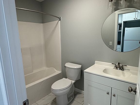 4th image of 677 S Jefferson Ave #D