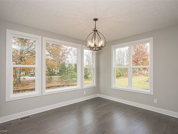 3rd image of 135 Town Centre Dr