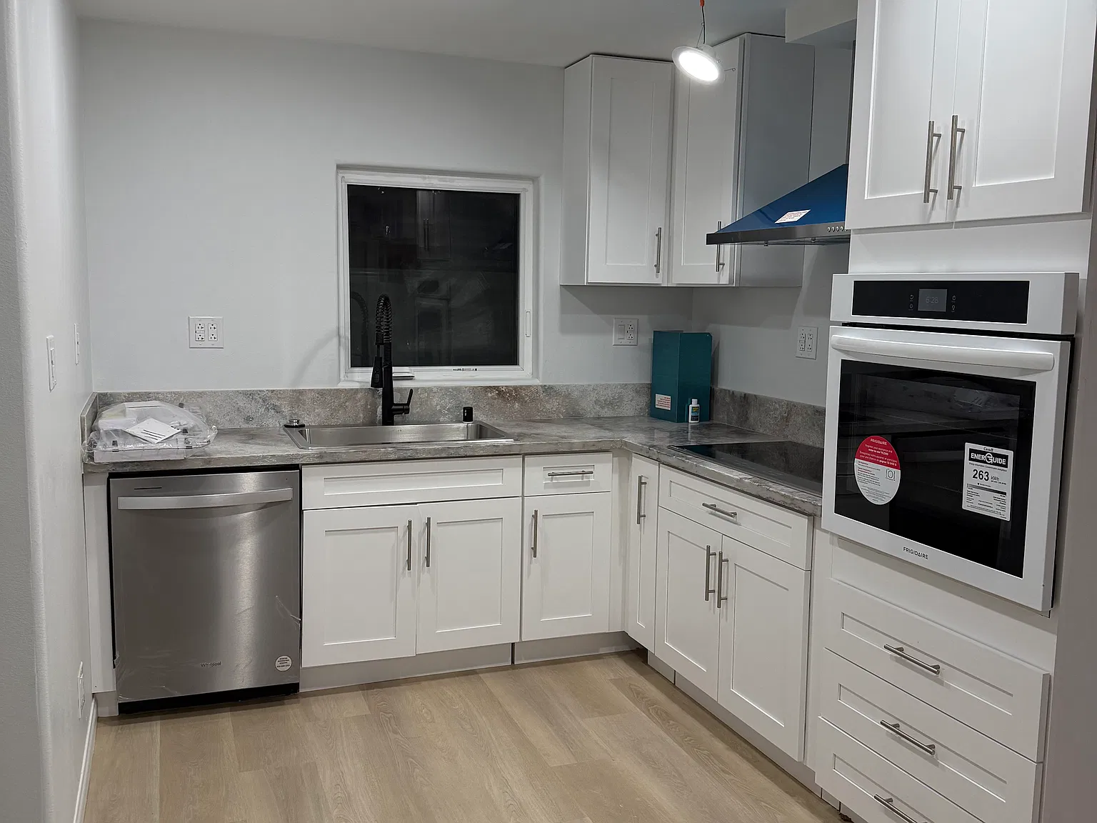4 bed, 1200 sqft, $1,300 — Photo 2