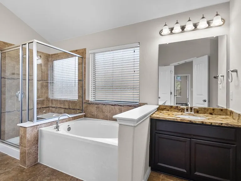 2923 Bluffstone Dr — Photo 9