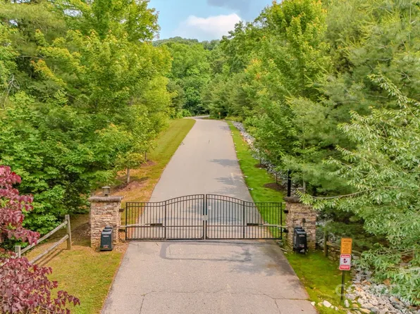 31 Balsamwood Rd, Leicester, NC 28748