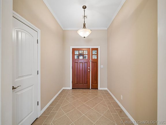 4th image of 1122 Arbor Dr