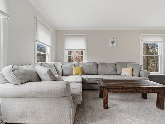 5th image of 598 Chancellor Cir