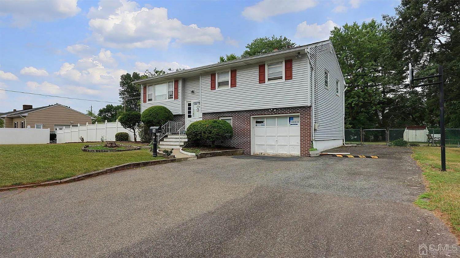 14 Jackson Ave photo 1