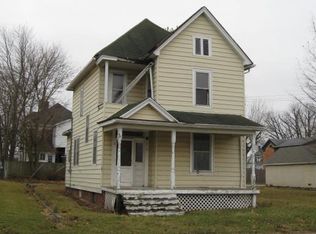 910 Madison Ave, Charleston, IL 61920