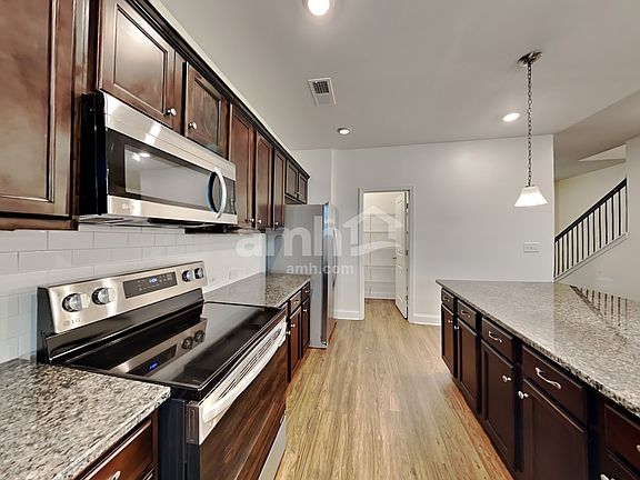 3rd image of 702 Cyprus Ave