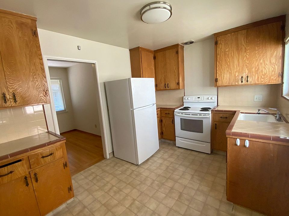 1st image of 650 Oak Grove Ave #3