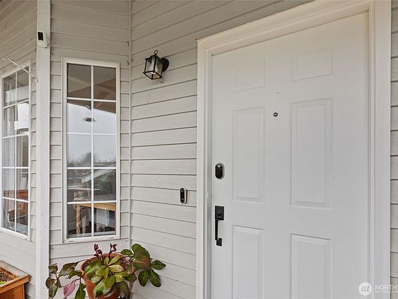 4th image of 1114 103rd Drive SE
